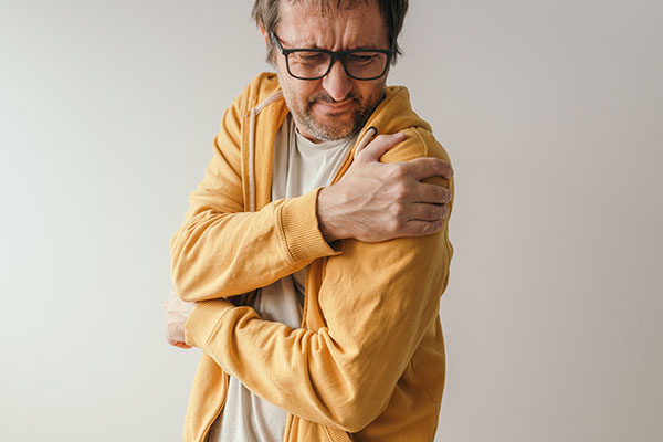 male with bursitis pain image